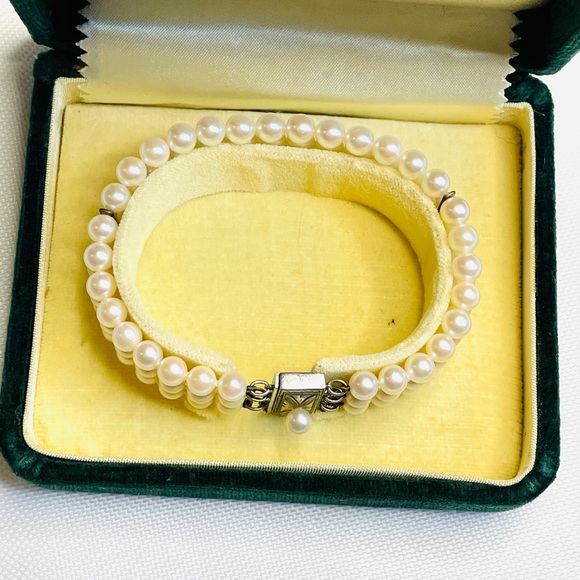 Vintage Mikimoto Cultured Triple Strand Pearls Bracelet Sterling Silver Clasp - Picture 2 of 9